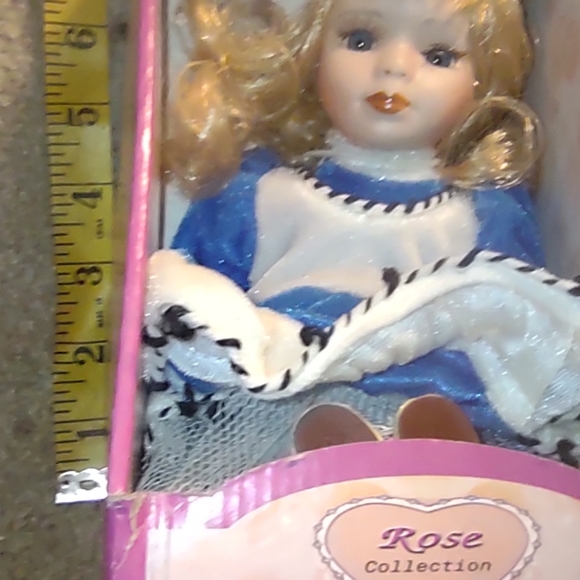 Vintage Rose Collection porcelain doll limited edition still in box - Picture 10 of 10
